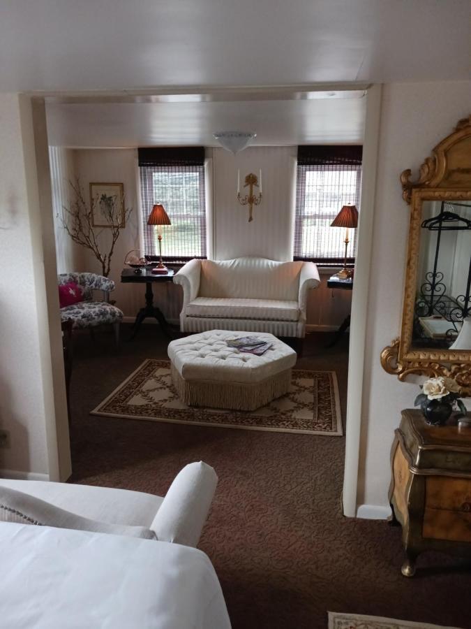 The Guest House At The Regina House Tea Room Moosic Exteriör bild