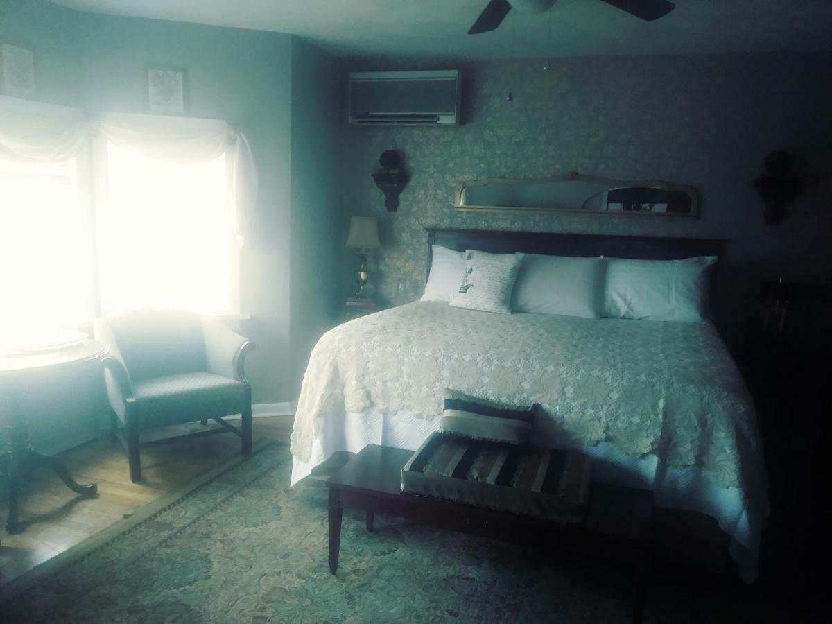The Guest House At The Regina House Tea Room Moosic Exteriör bild