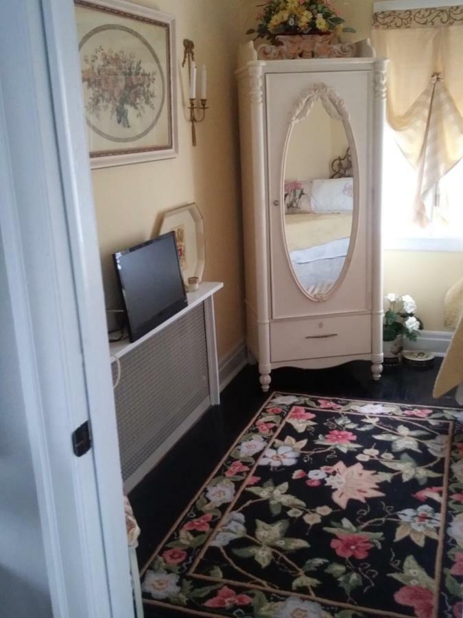 The Guest House At The Regina House Tea Room Moosic Rum bild